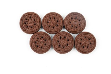 Çikolatakremalı sandviç bisküvi kurabiye 