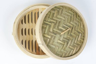Tahta bambu Dim Sum Buharlı Buharlı beyaz arka plan 