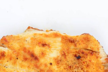 Beyaz arka planda ızgara tavuk göğsü kebap biftek pirzola 