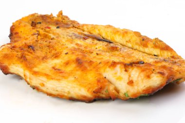 Beyaz arka planda ızgara tavuk göğsü kebap biftek pirzola 