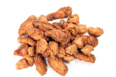 Beyaz arka plan üzerinde Derin Kızarmış Tavuk Wings Drumstick Nuggets Patlamış mısır 