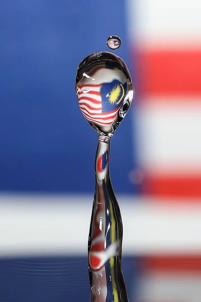 Kropla Wody Kropla Zderzenie Kapanie Filar Malezja Flaga Odbicie Refrakcji — Zdjęcie stockowe