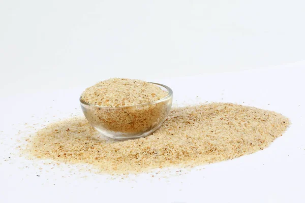 Psyllium Husk Isobgol beyaz arka plan üzerinde 