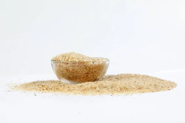 Psyllium Husk Isobgol beyaz arka plan üzerinde 