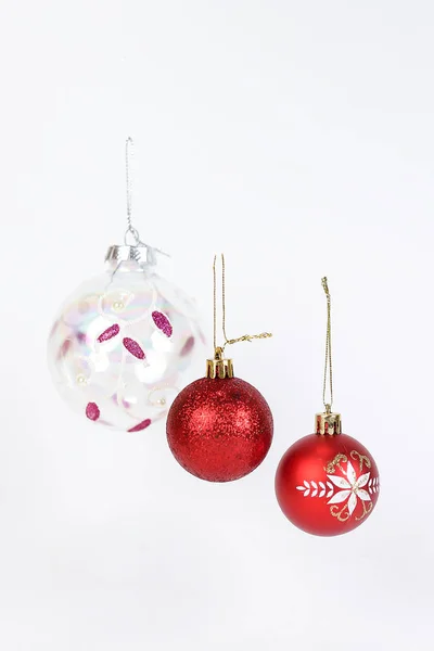 Natal Decoração Ornamento Vermelho Suspensão Fundo Branco — Fotografia de Stock