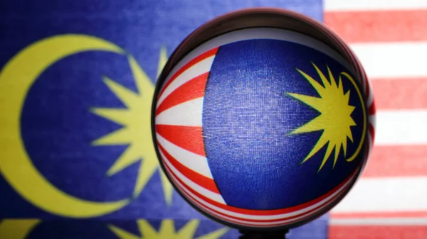 Malezyjski Flaga Refrakcji Przez Szkło Kryształowe Piłka Kraju Koncepcja Patrioty — Zdjęcie stockowe