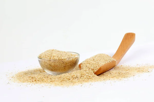 Psyllium Husk Isobgol beyaz arka plan üzerinde 