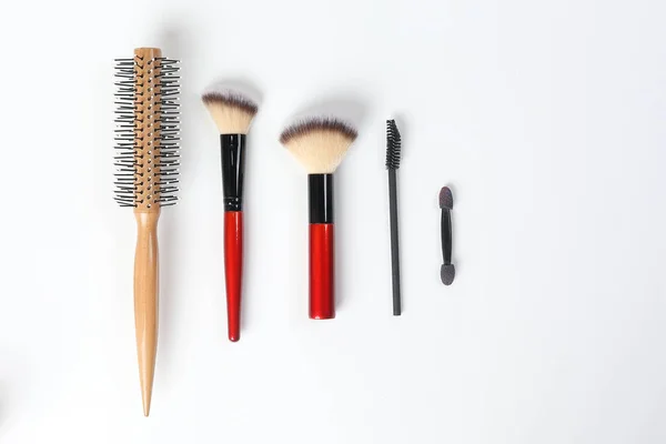 Skönhet Makeup Ansikte Hår Tillbehör Kosmetolog Konstnär Vit Bakgrund Kopiera — Stockfoto