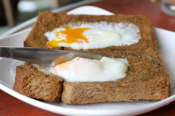 Pečené Vajíčko Hnědé Celé Jídlo Brad Toast — Stock fotografie