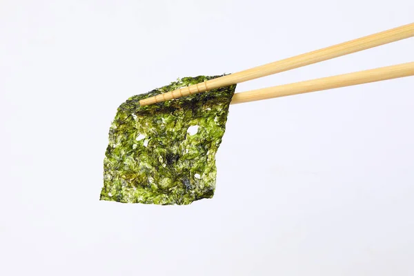 揚げ緑海藻薄いチップスクリスピースナック — ストック写真
