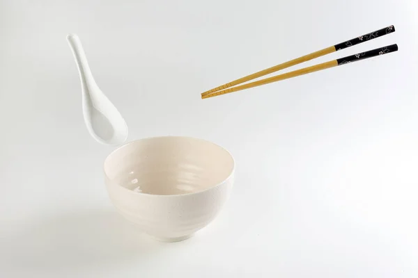 Vazio Oriental Japonês Chinês Sopa Tigela Colher Chopstick Elevado Voando — Fotografia de Stock