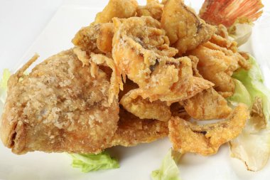 Kızarmış tatlı su kırmızı Tilapia balığı dilimlenmiş fileto.