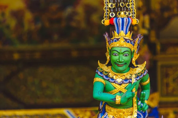 Estatua tradicional de Dios balinés de cerca, templo de Bali —  Fotos de Stock