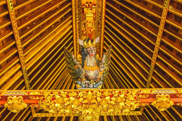 Estatua tradicional de Dios balinés de cerca, templo de Bali —  Fotos de Stock