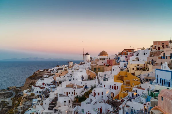 Santorini nascer do sol em Oia Grécia — Fotografia de Stock