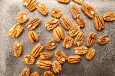 Kabuklu ceviz, üst manzara, makro.