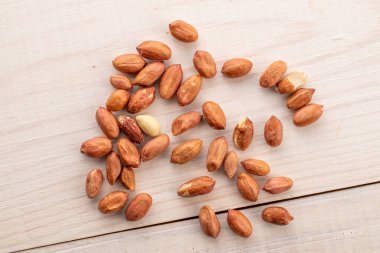 Soyulmuş çiğ fıstık, üst görünüm, makro.