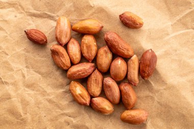 Soyulmuş çiğ fıstık, üst görünüm, makro.