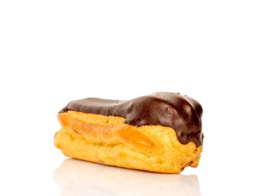 Çikolata tatlısı, makro, beyaz arka planda izole edilmiş..