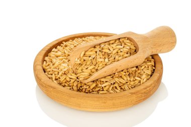 Çiğ yulaf ezmesi beyaz arkaplanda izole edilmiş, yakın plan..