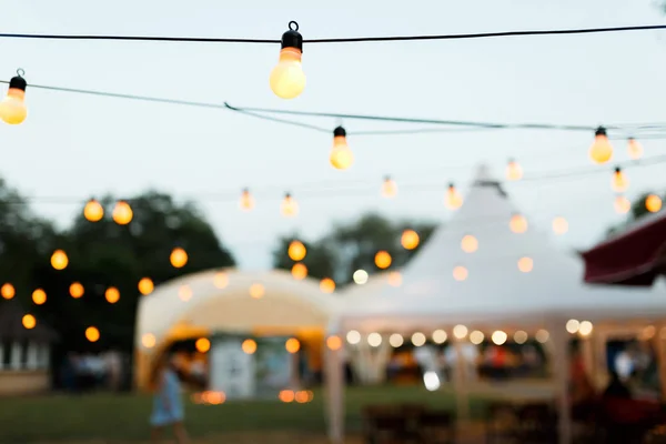 Warm light bulbs at the evening event — Stock Photo, Image