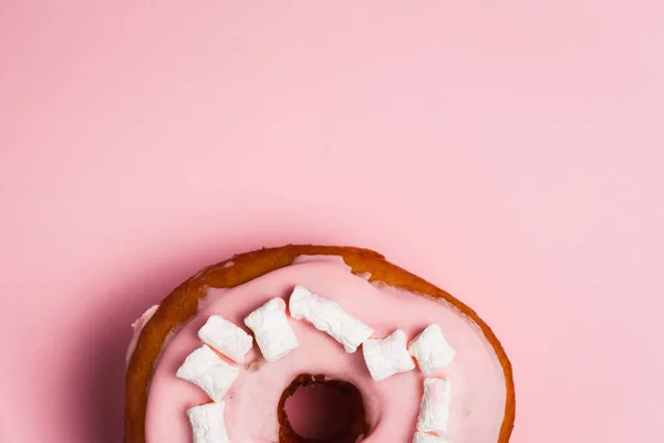 Donuts Cor Rosa Com Marshmallows Imagens Estoque Rosquinha Rosa Donut — Fotografia de Stock