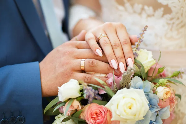 Closeup Loving Couple Holding Hands Bride Groom — Stock Photo, Image