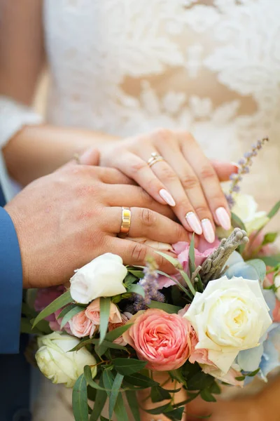 Closeup Loving Couple Holding Hands Bride Groom — Stock Photo, Image