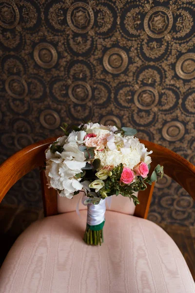 Wedding Sweet Bouquet of the Bride with roses and hydrangea in a retro Chair