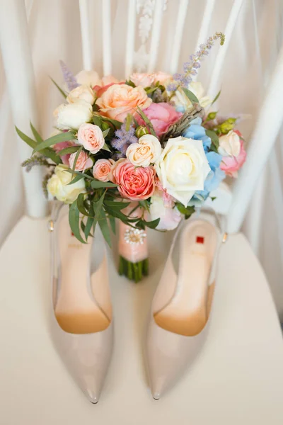 Édes esküvői csokor Rózsa a menyasszony — Stock Fotó