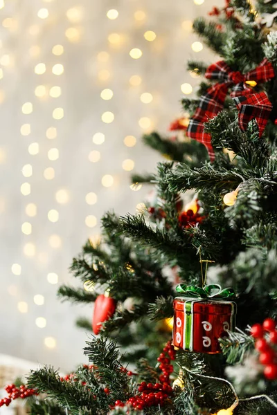 Χριστουγεννιάτικες Μπάλες Και Στολίδια Για Ένα Όμορφο Χριστουγεννιάτικο Δέντρο Εσωτερική — Φωτογραφία Αρχείου