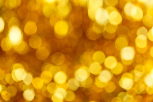 Дефокусований абстрактний золотий різдвяний фон з блимаючими вогнями — стокове фото