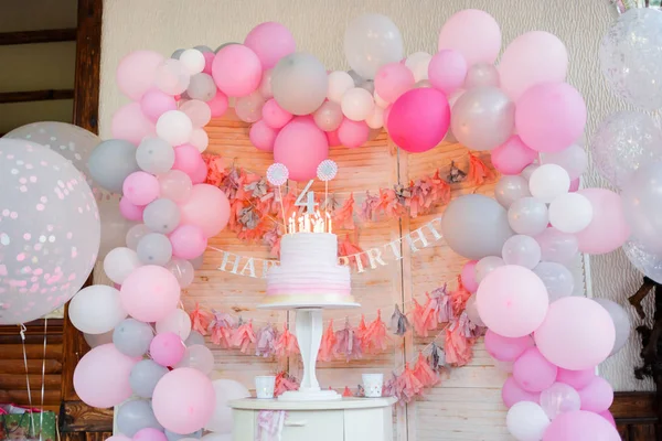 Cream pink cake for girl children\'s birthday
