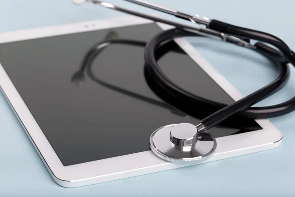Preto Stethoscop Tablet Sobre Fundo Azul Conceito Médico — Fotografia de Stock
