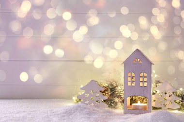 Küçük ev mum tutucu xmas süslemeleri peri ışık tatil ile karda şablon kartı