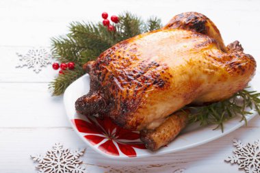 Portakallı ve pirinçli bütün tavuğu kızarttım.