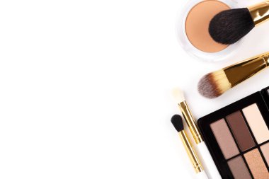 Profesyonel makyaj araçları ruj, göz gölgesi palet düz kompozisyon kopya alanı fırçalar