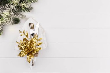 Noel tablo ayarı beyaz ve altın, tatil arka plan veya menü şablonu