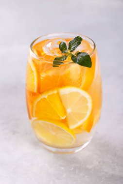 Limon ve portakal suyu infüzyon