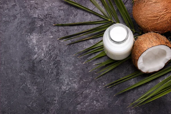 Kokos Veganistische Melk Een Fles Een Zwarte Leisteen Achtergrond Kopieer — Stockfoto