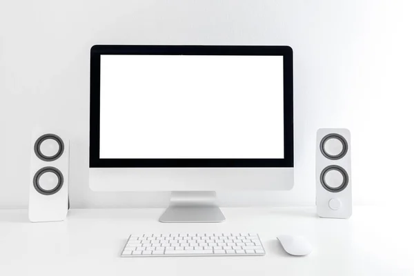 Branco Moderno Desktop Com Computador Alto Falantes Trabalho Minimalista Estudante — Fotografia de Stock