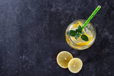 Narenciye limonata su infüzyon