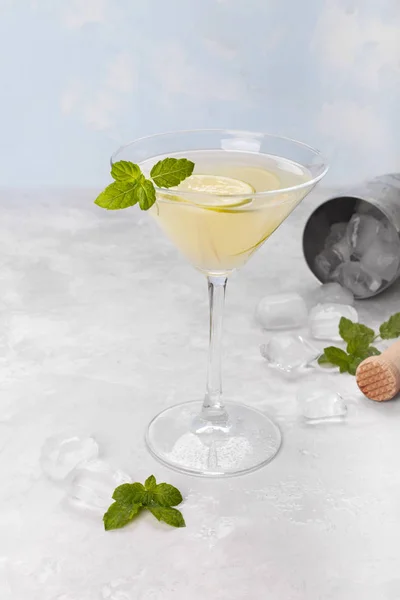 Mojito con lima y menta — Foto de Stock