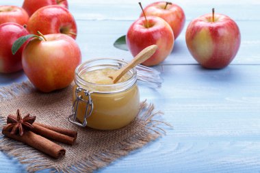 Ev yapımı elma saf