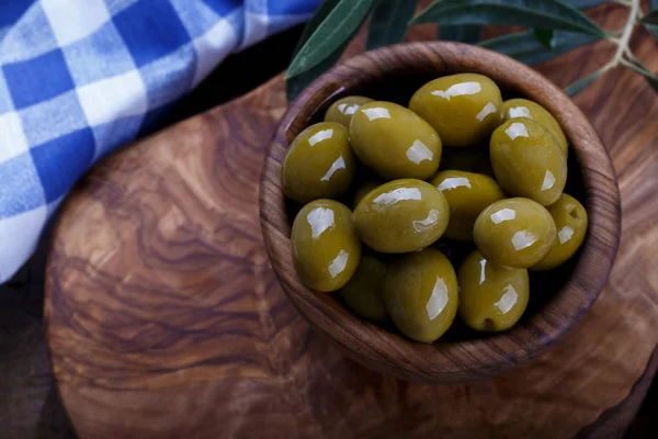 Green marinated olives