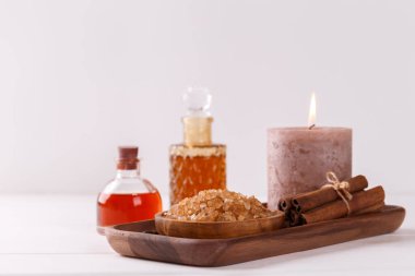 Aromatik kahve mum ile spa ayarı
