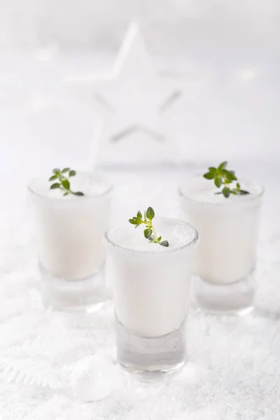 Casa Vacanza Invernale Fatto Cocktail Cremoso Liquore Bianco Lattiginoso Zabaione — Foto Stock