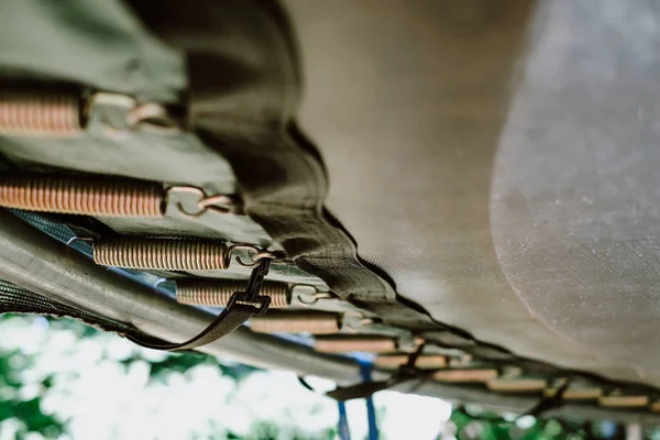 Trambolin yaylar, alt görünümü Kapat