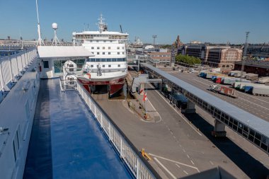 Helsinki, Uusimaa, Finlandiya, 20 Temmuz 2020, şehir panoraması, feribot ve Viking Hattı reklam terminali, yaz, güneşli gün
