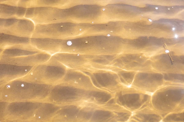 Spiaggia sabbiosa e dolce, onde morbide, natura baltica — Foto Stock